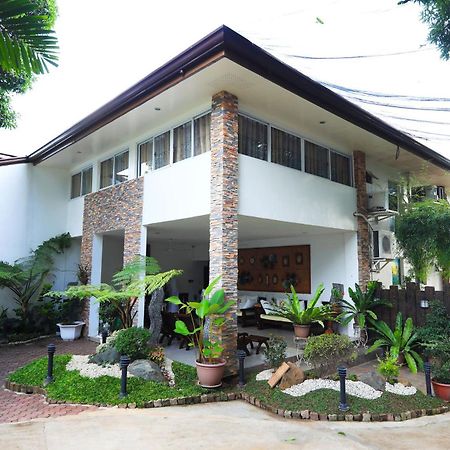 Luljetta'S Place Garden Suites 안티폴로 외부 사진