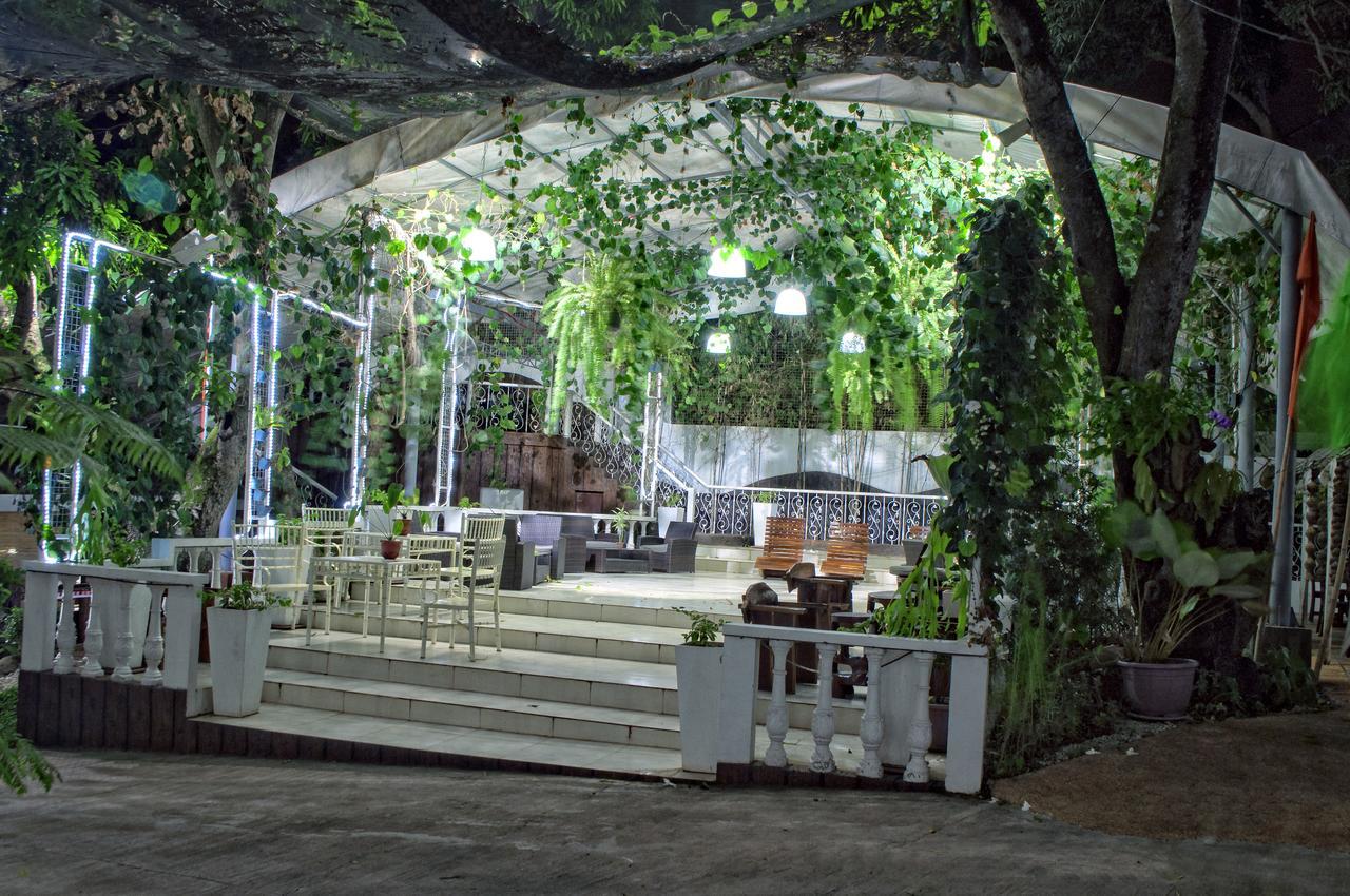 Luljetta'S Place Garden Suites 안티폴로 외부 사진