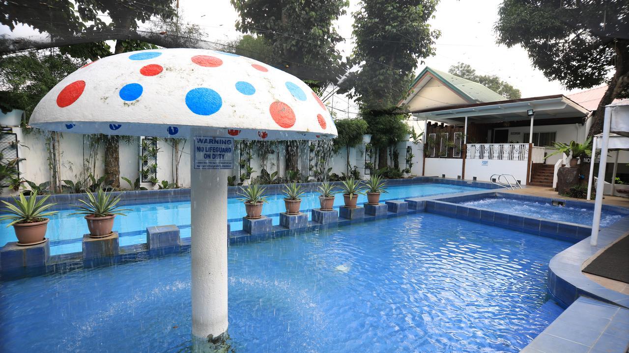 Luljetta'S Place Garden Suites 안티폴로 외부 사진