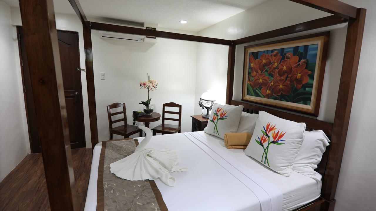 Luljetta'S Place Garden Suites 안티폴로 외부 사진